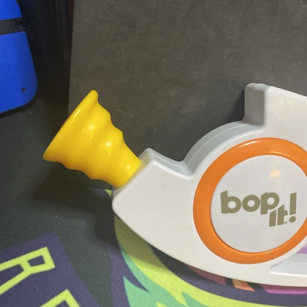 Hasbro Bop It! Handheld Electronic Game White Orange Yellow Blue TESTED B2